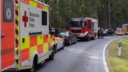 Bild: Roland Wellenhöfer
Bei einem Unfall auf der Staatsstraße zwischen Friedenfels und Poppenreuth ist ein Autofahrer verletzt worden.