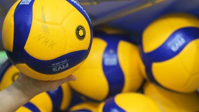 Bild: Soeren Stache/dpa-Zentralbild/dpa
Die Volleyballer des VC/DJK Amberg jubeln über den ersten Saisonsieg.