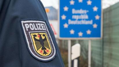 Symbolbild: Bundespolizei
Polizisten haben im Landkreis Cham Migranten aufgegriffen.