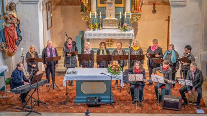 Bild: arr
Die Gruppe "Effata" hatte zu ihrem Jubiläumskonzert in die Kirche nach Perschen eingeladen.