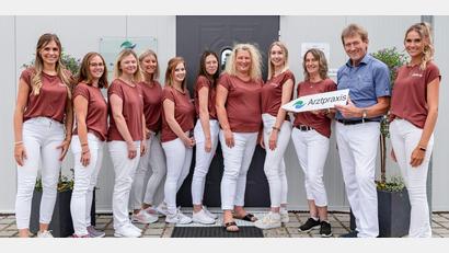 Bild: exb
Freundlich und kompetent: Das Team der Praxis von Dr. med. Siegfried Burger.