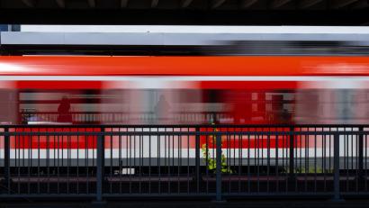 Bild: Sven Hoppe/dpa
Auch am Montag kommt es noch zu Beeinträchtigungen im S-Bahnverkehr. (Symbolbild)
