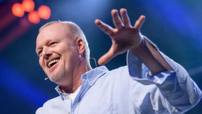 Archivbild: Matthias Balk/dpa
Stefan Raab kommt mit weiteren Sendungen ins RTL-Fernsehen zurück.