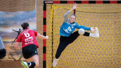 Bild: Guenter Uschold
Torfrau Marie Fichtinger war beim 25:25 gegen die HSG Pleichach eine Stütze der Oberviechtacher Handballerinnen.