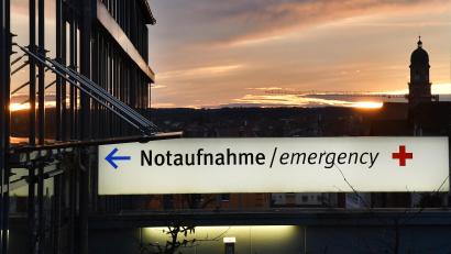 Bild: Petra Hartl
An der Notaufnahme des Klinikums Amberg stehen weiterhin Kurzzeit-Parkplätze zur Verfügung.