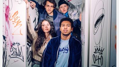 Bild: Dennis Dirksen/Joyn/dpa
Die „KEKs“-Gang muss sich durch den chaotischen Schulalltag schlagen.