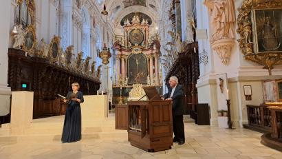 Bild: Johannes Röttges/exb
Sopranistin Katja Stuber und Prof. Edgar Krapp an der Truhenorgel.