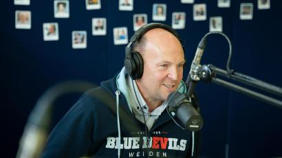 Bild: Marco Meier
Thomas Binner aus dem "Off-Ice-Team" der Blue Devils Weiden war zu Gast in der neuen Folge des Podcasts "Powerplay".