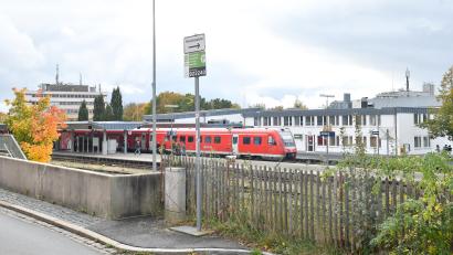 Bild: Petra Hartl
Der Bahnhof in Amberg. Ab 2030 soll hier Schritt für Schritt alles neu werden. Nicht alle Amberger sind mit dem Vorgehen der Stadt einverstanden.