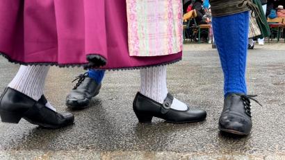 Archivbild: Heike Unger
Traditionelle Volkstänze können Interessierte jetzt in einem Tanzkurs im Kultur-Schloss Theuern lernen. Im kommenden Frühjahr gibt es zudem einen Workshop für angehende Kirwatanzlehrer.