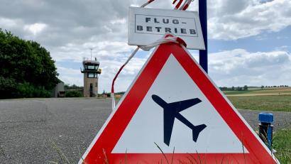 Archivbild: Gabi Schönberger
Die Stadt möchte den Flugplatz in Latsch verpachten. Sie fährt jährlich mehr als 100.000 Euro an Defizit damit ein.