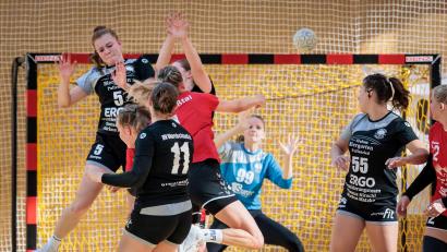 Archivbild: Günter Uschold
Beim Spiel in Zirndorf muss die HV-Abwehr dunkle Trikots/Szene aus dem Spiel gegen Roßtal) gut stehen.