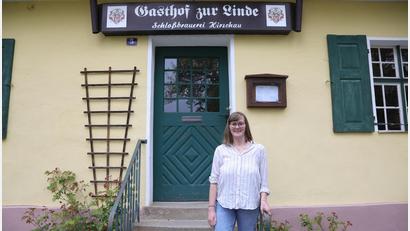 Bild: Wolfgang Steinbacher
Teresa Staubers Vorhaben, das von ihrer Tante Sieglinde Wittmann geerbte Wirtshaus in Krickelsdorf zu renovieren, unterstützt das Amt für Ländliche Entwicklung mit einem Zuschuss. Wobei die junge Wirtin den Charakter des Kult-Wirthauses auf jeden Fall erhalten will.