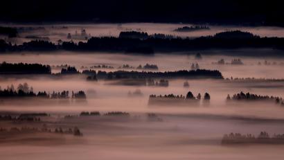 Archivbild: Karl-Josef Hildenbrand
In Bayern und der Oberpfalz wird es teils zähen Nebel und Hochnebel geben.