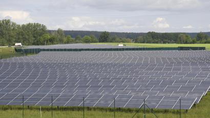 Bild: Petra Hartl
Freiflächenphotovoltaikanlagen tragen zunehmend zum Flächenverbrauch bei. Vor allem in der Oberpfalz.