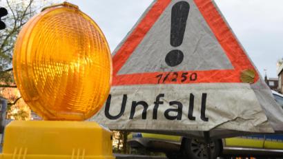 Symbolbild: Patrick Seeger/dpa
Einen Verletzten forderte ein Unfall am Freitag auf der B470 bei Eschenbach.