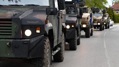 Symbolbild: Lars Penning
Unter der Bezeichnung „Dynamic Front 25“ probt die Bundeswehr „freilaufende Erkundungen von Verfügungsräumen sowie Feuerstellungsräumen“.