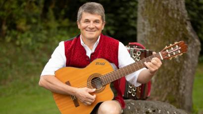 Bild: Foto-Koch/exb
Der bekannte Humorist Josef "Bäff" Piendl ist dieses Jahr Gast beim Schwarzenfelder Sänger- und Musikantentreffen.