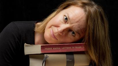 Bild: Lara Kastner/exb
Schriftstellerin Magdaléna Platzová kommt zur ersten Lesung der deutschen Übersetzung ihres Romans "Leben nach Kafka" ins Literaturhaus Oberpfalz.