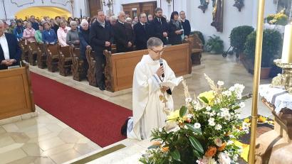 Bild: mas
Pfarrer Thomas Kopp betet um einen guten priesterlichen Dienst für seine 7713 Schäfchen in der neuen Pfarreiengemeinschaft.