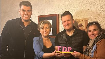 Bild: Maria Zimmermann-Pröm/exb
Ileana Pößl (Zweite von links) geht für die FDP als Bundestags-Direktkandidatin ins Rennen.
