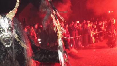 Bild: adj
Eine Show aus Brauchtum und Feuer erlebten die Besucher