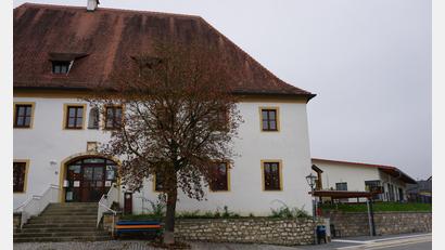 Bild: tra
Der Ensdorfer Kindergarten und die Kinderkrippe dürften im Jahr 2025 ein Minus von 125.000 Euro machen. Dieses zu erwartende Defizit soll gesenkt werden.