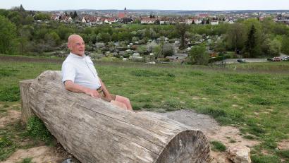 Bild: Wolfgang Steinbacher
Herbert Schmidt auf seinem Erzberg. Der Premium-Blick auf Amberg war für ihn ein Grund, warum er den Berg überhaupt gekauft hat.