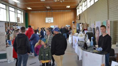 Bild: gi
Die Verbrauchermesse „1. Vielfalt“, die an zwei Tagen in der Turnhalle in Moosbach stattfand, wurde von der Bevölkerung gut angenommen.