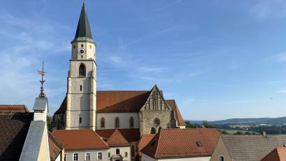 Bild: aub
Die Nabburger Stadtpfarrkirche St. Johannes ist renovierungsbedürftig. Nach einer Förderzusage könnte der Projektstart im Frühjahr 2025 erfolgen.