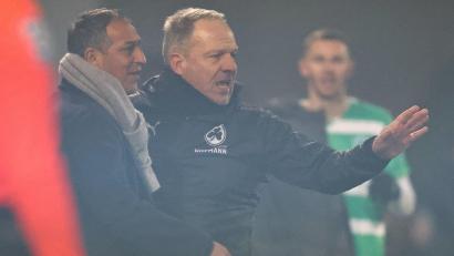 Bild: Daniel Karmann/dpa
Müssen beide gehen: Manager Rachid Azzouzi (l) und Trainer Alexander Zorniger (r).