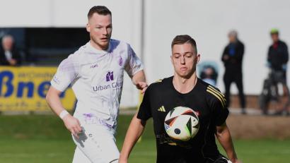 Bild: btg
Der 2:3-Anschlusstreffer von Maximilian Hiltl (rechts/Szene aus einem früheren Spiel) war am Ende zu wenig für den SC Luhe-Wildenau in Bad Kötzting.