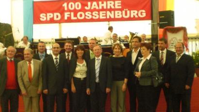 Archivbild: SPD-Ortsverein Flossenbürg/exb
Vor 15 Jahren konnten die Flossenbürger Sozialdemokraten ihr 100-jähriges Bestehen mit zahlreichen Ehrengästen feiern. Bild: SPD-Ortsverein Flossenbürg