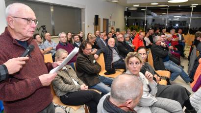 Bild: Petra Hartl
Bei der Bürgerversammlung der Stadt Amberg in der Jura-Werkstätte trug Günther Menzel mehrere Anliegen vor.
