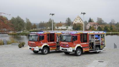 Bild: Feuerwehr Tirschenreuth/exb
Die beiden neuen Einsatzfahrzeuge der Tirschenreuther Feuerwehr sind bereit für ihre Aufgaben: das Tanklöschfahrzeug (TLF) 3000 Staffel (rechts) und das Hilfeleistungs-Löschgruppenfahrzeug (HLF) 20.