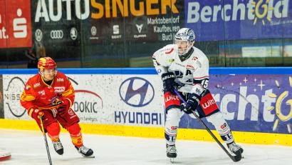 Bild: Werner Moller
Fabian Voit (rechts) ist zuversichtlich, dass die Blue Devils Weiden auch bei den formstarken Starbulls Rosenheim etwas holen können.