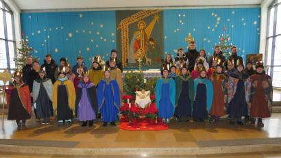 Bild: adj
Sieben Gruppen der Ministraten besuchten als Sternsinger die Menschen in der Gemeinde Altenstadt/WN.