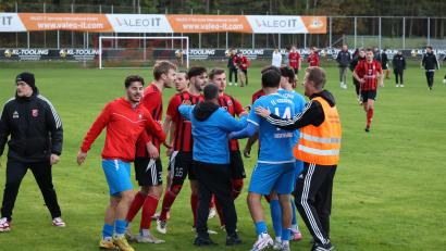 Bild: Dieter Jäschke
Nach Spielende kam es beim Spiel zwischen dem SC Luhe-Wildenau und Kosova Regensburg zu Auseinandersetzungen.