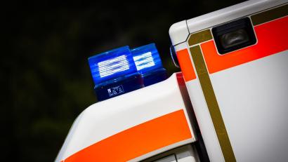 Symbolbild: Moritz Frankenberg/dpa
Der Rettungsdienst ist am Mittwoch nach Unfällen in Weiden mehrfach im Einsatz.