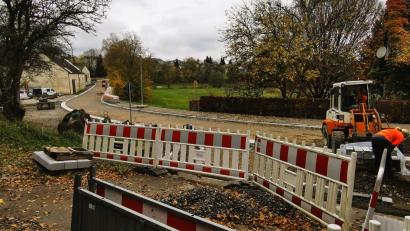 Bild: gz
Die Straßenbauarbeiten gehen zügig voran. Ab 31. Oktober ist die gesamte Brennerstraße einschließlich der Einmündungen wegen Abfräs- und Asphaltierungsarbeiten für den Verkehr gesperrt. Auch Parken ist in diesem Bereich nicht erlaubt.