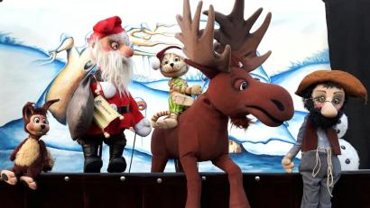 Bild: Tim Sperlich/exb
Petterson und Findus erleben ihre eigene (Vor-)Weihnachtsgeschichte auf der Puppenbühne.