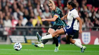 Bild: Zac Goodwin/PA Wire/dpa
Kapitänin Giulia Gwinn trifft in dieser Szene zum zwischenzeitlichen 2:0.
