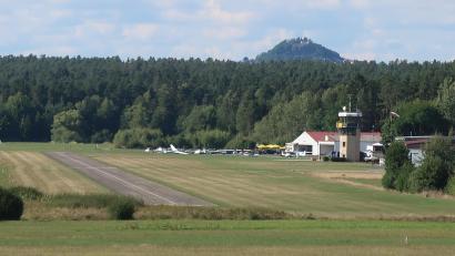 Archivbild: Kunz
Rund 20.000 Flugzeuge landen jährlich derzeit auf dem Weidener Flugplatz in Latsch. Die BI Fluglärm wünscht sich eine Halbierung, mindestens.