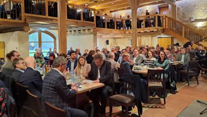 Bild: pop
Restlos besetzt war der Schlossstadel in Schmidmühlen. Rund 160 Bürgermeisterinnen und Bürgermeister kamen nach Schmidmühlen.