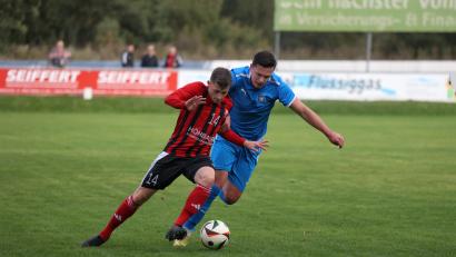 Bild: Dieter Jäschke
Fabian Geitner (links/Szene aus einem früheren Spiel) traf für den SC Luhe-Wildenau in Eggenfelden nur die Latte.