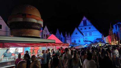 Archivbild: Kunz
Die Aktionsnacht "Weiden träumt" lockte im Sommer 2024 viele Menschen in die Innenstadt. Das Stadtmarketing kann sich mehr lange Einkaufsnächte im Jahr vorstellen. Und das wäre jetzt auch möglich.
