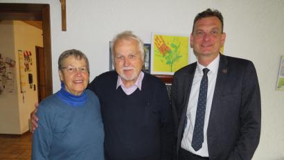 Bild: adj
Bürgermeister Ernst Schicketanz gratulierte Alfons Barth zum 80. Geburtstag