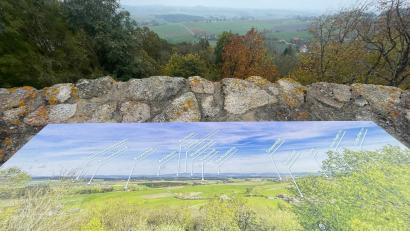 Bild: Tanja Weinberger/exb
Auf dem Burgturm Thanstein wurde je Himmelsrichtung eine Panoramatafel aufgestellt, welche die umliegende Landschaft und die Orte abbildet.