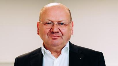 Bild: Berufliches Schulzentrum Selb
Dr. Bernhard Nitsche aus Weiden erhält den Rainer-Markgraf-Preis.