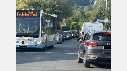 Archivbild: ge
Verkehr pur - ein Bild von der Goethestraße. Die Umweltschutzinitiative mahnte bei Bürgermeister Stefan Frank an, diese Problematik bald anzupacken.